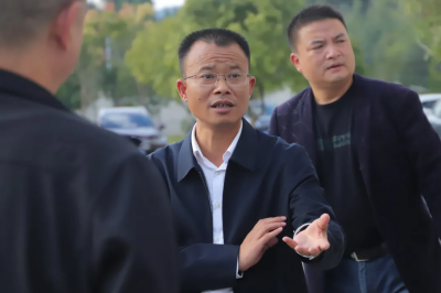 新晃縣委常委、縣委政法委書記楊海濱到我校視察、指導(dǎo)學(xué)校工作